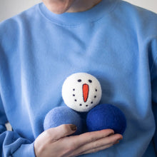 Load image into Gallery viewer, Friendsheep Eco Dryer Balls -Vintage Holidays Snowman Blue Trio