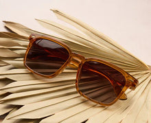 Load image into Gallery viewer, Peepers Sun Readers Shasta -Tan