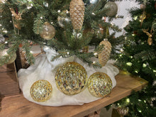 Load image into Gallery viewer, Golden LED Lighted Globe