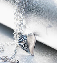 Load image into Gallery viewer, Waxing Poetic Poetic Heart Heartstar Charm