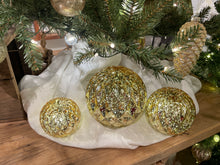 Load image into Gallery viewer, Golden LED Lighted Globe
