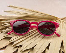 Load image into Gallery viewer, Peepers Sun Readers -Boho Fuchsia
