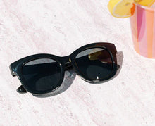 Load image into Gallery viewer, Peepers Sun Readers -Center Stage Black
