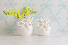 Load image into Gallery viewer, Bow Vase
