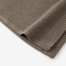 Load image into Gallery viewer, MilkBarn Knitted Blanket -Carmel
