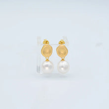 Load image into Gallery viewer, NY Pearl &amp; Matte Gold Post Earrings
