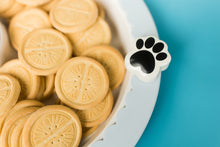 Load image into Gallery viewer, nora fleming mini -it&#39;s paw-ty time (paw print)

