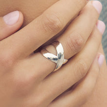 Load image into Gallery viewer, Julie Vos Silver Catalina X Ring
