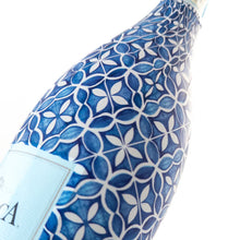 Load image into Gallery viewer, La Marca Andalusian Tile Bottle Wrap
