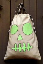 Load image into Gallery viewer, Halloween Glow in the Dark Treat Bags
