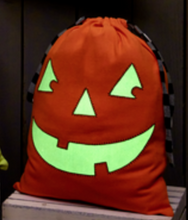 Load image into Gallery viewer, Halloween Glow in the Dark Treat Bags
