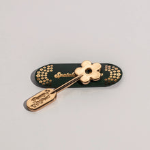 Load image into Gallery viewer, Gold Daisy Lip Care Spatula
