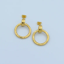 Load image into Gallery viewer, NY Gold Hammered Link Door Knocker Earrings
