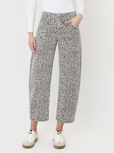 Load image into Gallery viewer, Vervet High Rise Leopard Print Utility Barrel Jeans
