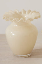 Load image into Gallery viewer, Flounce Vase
