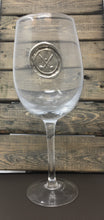 Load image into Gallery viewer, Southern Jubilee Medallion Wine Glass
